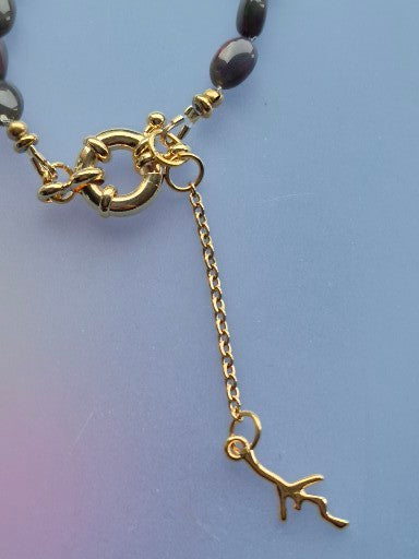 🌑 Élégance Mystique : Collier en Opale Noire & Plaqué Or