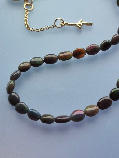 🌑 Élégance Mystique : Collier en Opale Noire & Plaqué Or