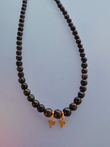 🍀 Collier "Porte-Bonheur" – Opale Noire & Trèfles en Plaqué Or