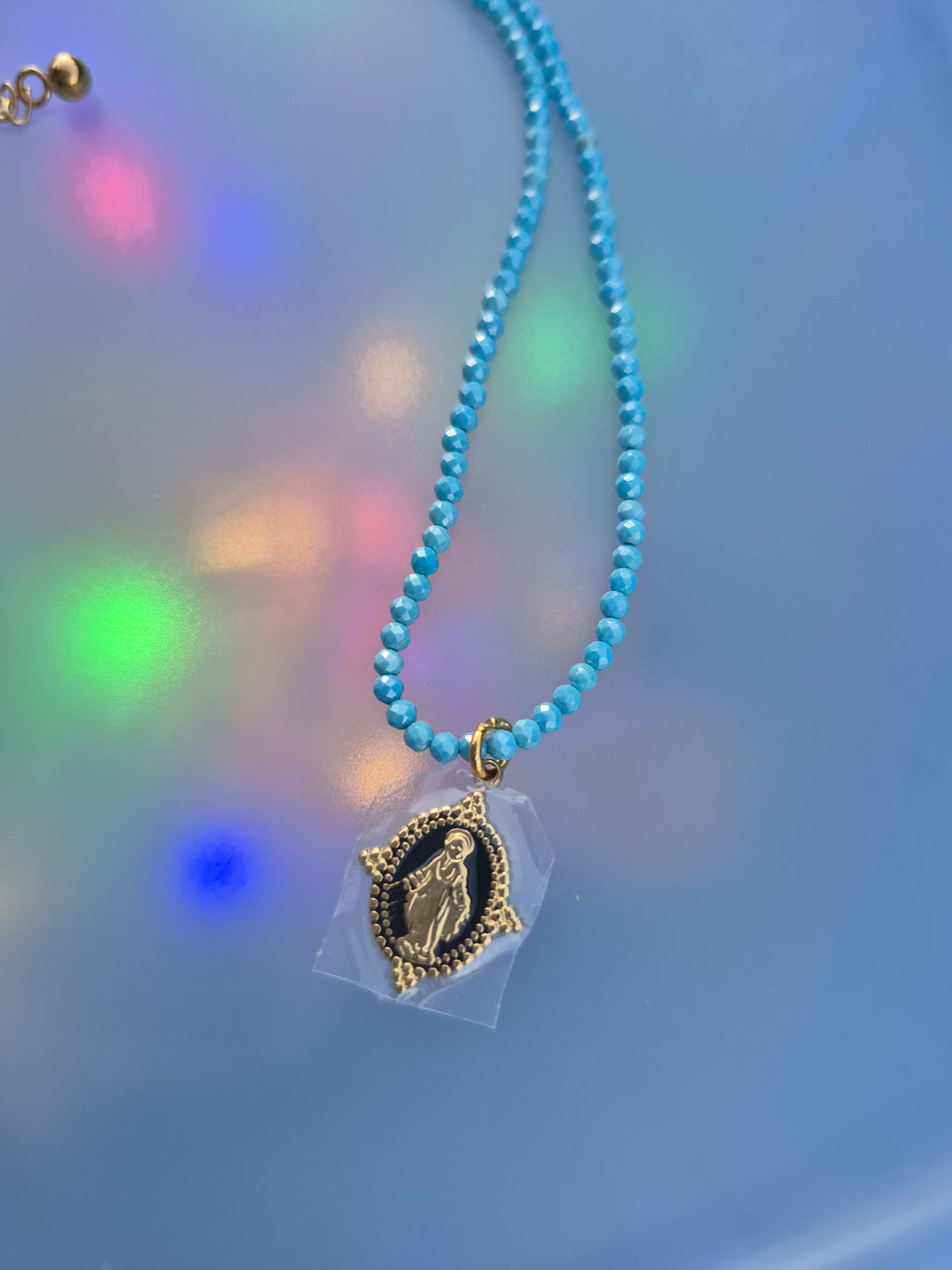 Collier: Perles turquoise zirconium et pendentif